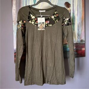 Milan Kiss Sz M-L Khaki Black Floral Lace Sleeve Top Womens NWT